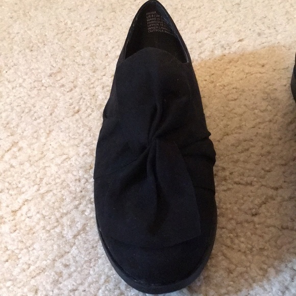 Black flats with detail - Picture 2 of 4